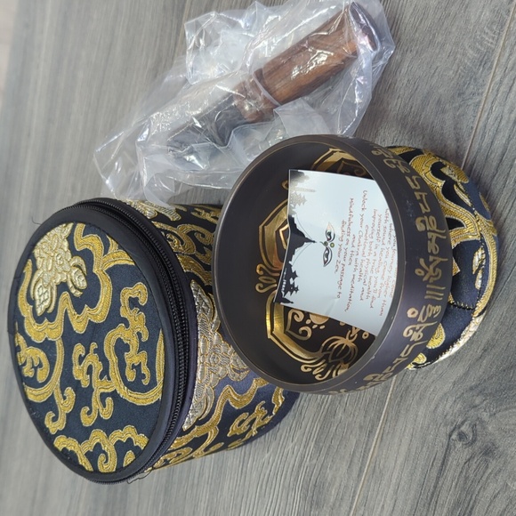 Black and Gold Tibetan Singing Bowl Set 4" - Picture 4 of 5